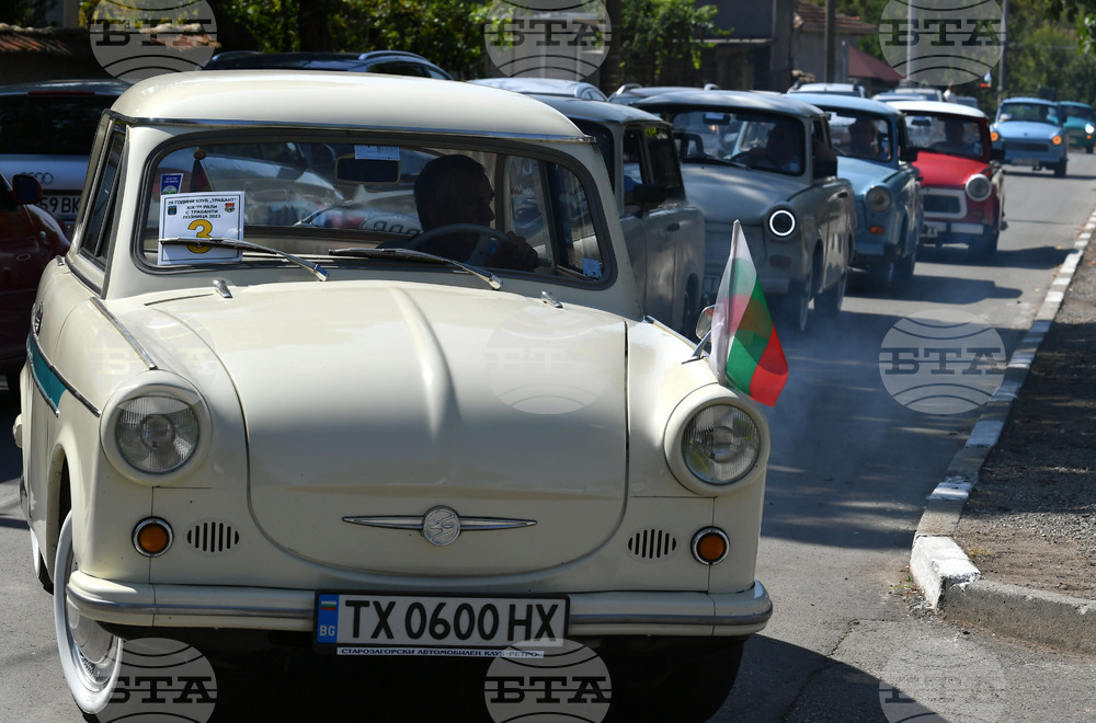 Лозница - дефиле на Трабанти