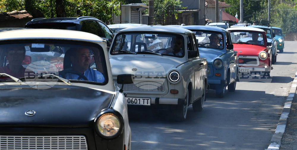 Лозница - дефиле на Трабанти