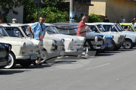 Лозница - дефиле на Трабанти