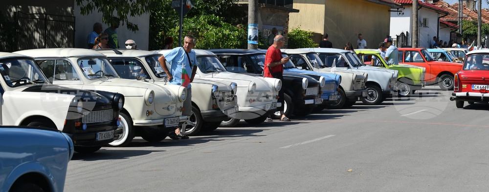 Лозница - дефиле на Трабанти