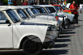 Лозница - дефиле на Трабанти