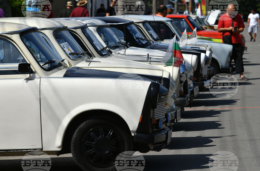 Лозница - дефиле на Трабанти