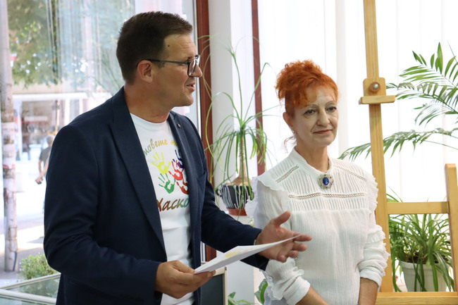 Кметът на Община Хасково Станислав Дечев откри изложба в Националния пленер по живопис „Цветовете на града“ Хасково 2023г.
