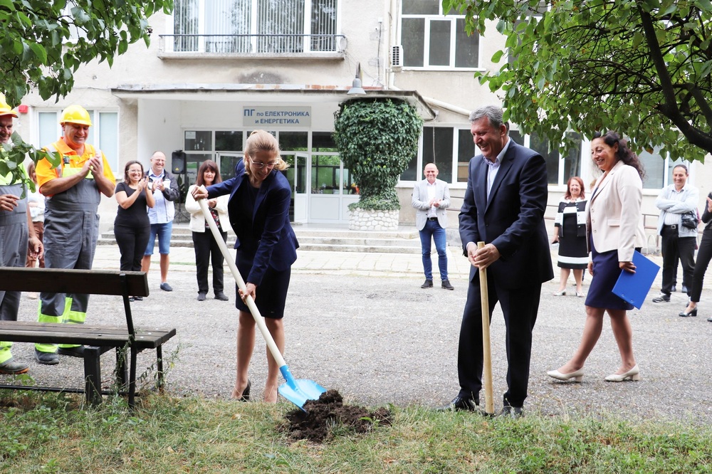 Община Банско: Официална церемония „Първа копка“ за стартиране на изпълнението на договор за строителство по оперативна програма „Региони в растеж“ 2014-2020 г.