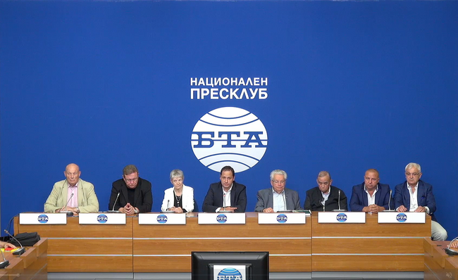 Политици, общественици, журналисти и спортисти обявяват инициатива за запазване на националния празник Трети март - Ден на освобождението на България от османско иго.