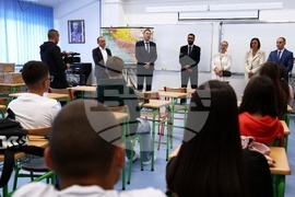 Сърбия - училище - посланик - посещение