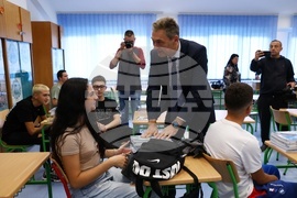 Сърбия - училище - посланик - посещение