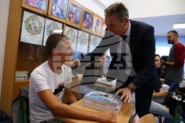 Сърбия - училище - посланик - посещение