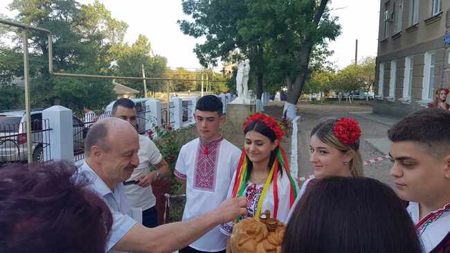Генералният ни консул в Одеса взе участие в училищно празненство в българско село от Болградски район