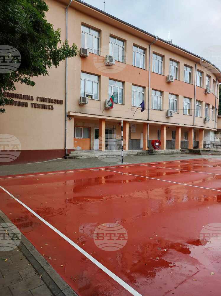 Сградата и дворът на Професионалната гимназия по битова техника в Пловдив са изцяло ремонтирани по европейски проект