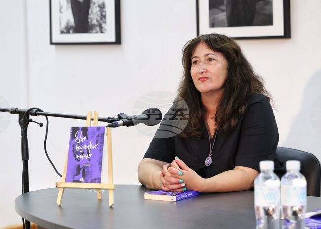 Созопол - Аполония 2023 - Тодора Радева - "Едно възможно начало" - книга