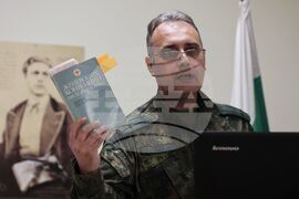 Велико Търново - НВУ "Васил Левски"  - теоретично практичен курс за журналисти