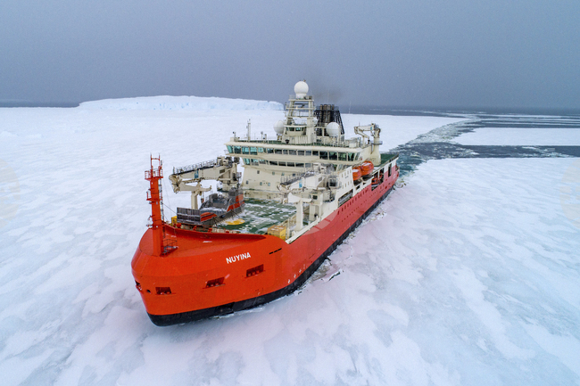 АП: Само четири страни държат технологиите за ледоразбивачите, необходими за корабоплаването около Гренландия, и САЩ не са сред тях