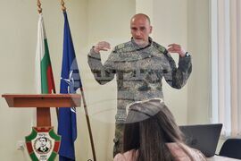 Велико Търново - НВУ "Васил Левски"  - теоретично практичен курс за журналисти