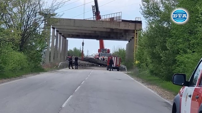 Две жени пострадаха тежко при срутване на мостово съоръжение в Девня