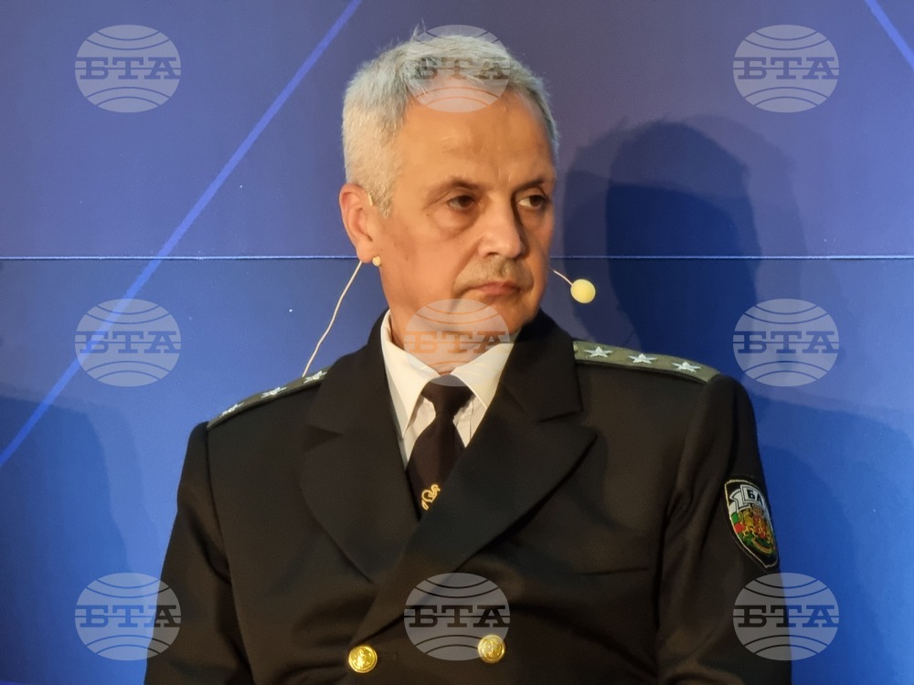 Информационната среда също е място за водене на бойни действия, заяви вицеадмирал Митко Петев
