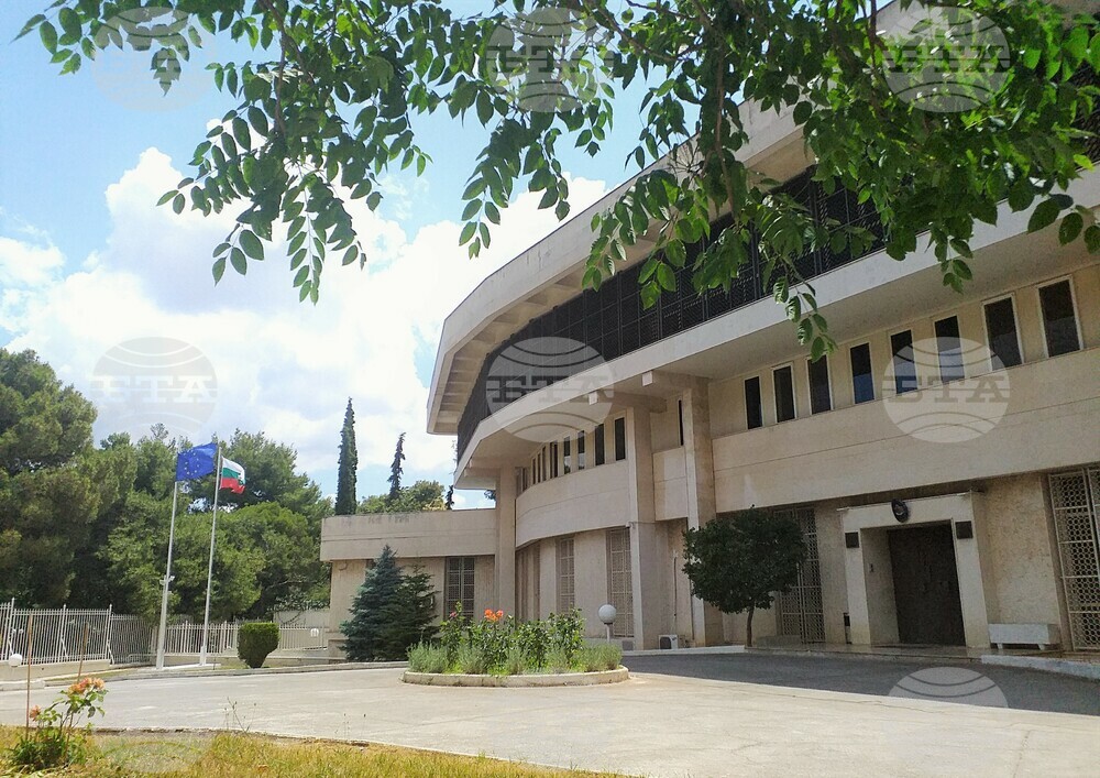 Консулската служба към Посолството на България в Атина ще бъде затворена на 6 и 22 септември