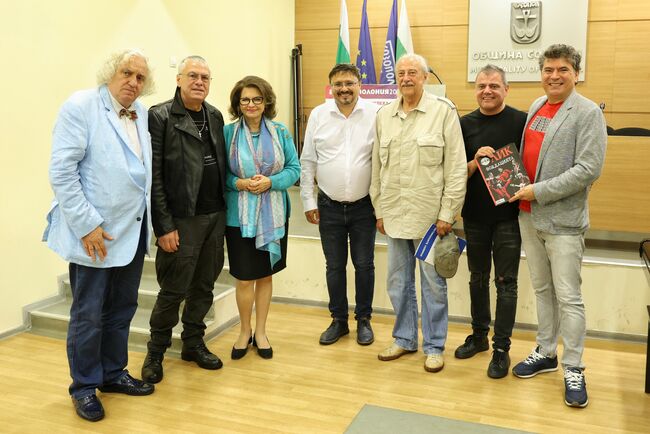 Българската телеграфна агенция и „Фондацията” представиха брой на списание ЛИК, посветен на 10-годишнината от основаването на супергрупата