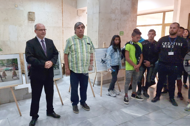 Ловеч - изложба - „Фотодесант“