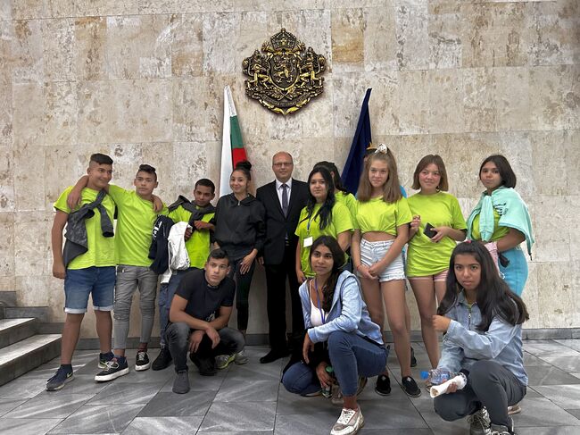 Областна администрация Ловеч: Областният управител прие деца от ЦНСТ