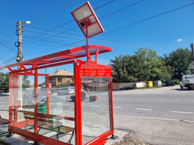 Село Киченица - автобусна спирка - солар