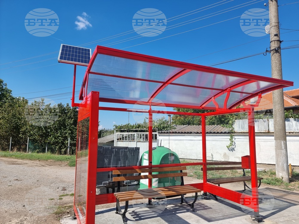 Село Киченица - автобусна спирка - солар