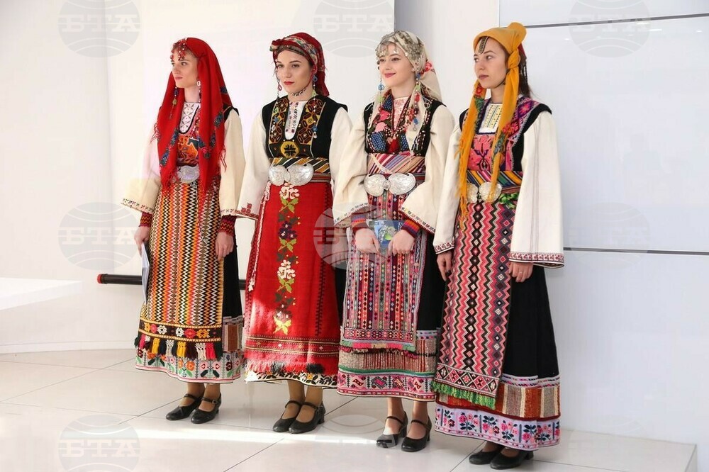 Елхово популяризира етнографското и археологическото си богатство с крайпътна реклама на два билборда