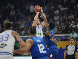 CORRECTION World Cup Italy US Basketball