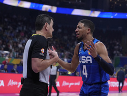 CORRECTION World Cup Italy US Basketball