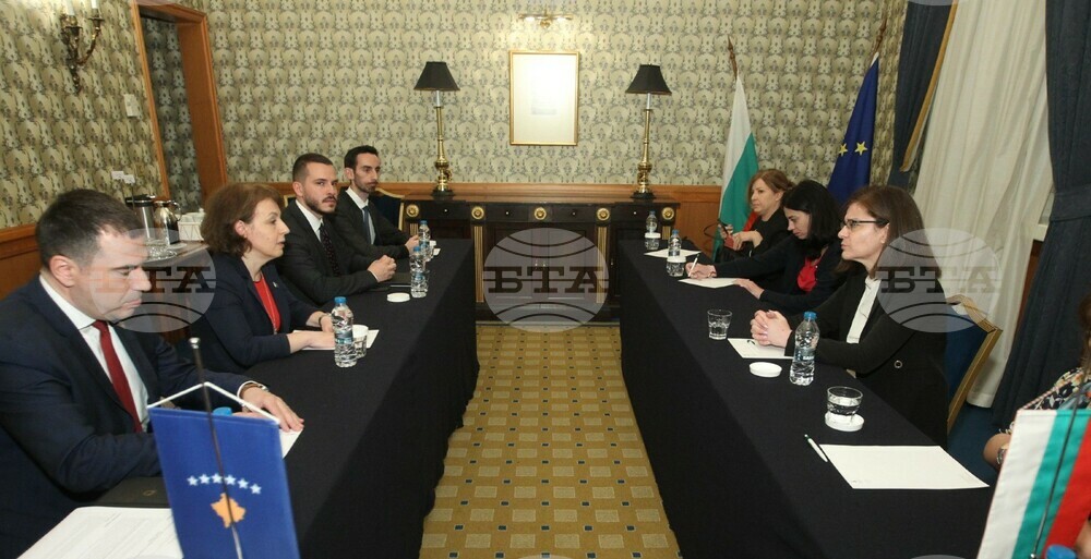 Foreign Minister Genchovska Confers with Kosovo Counterpart Gervalla