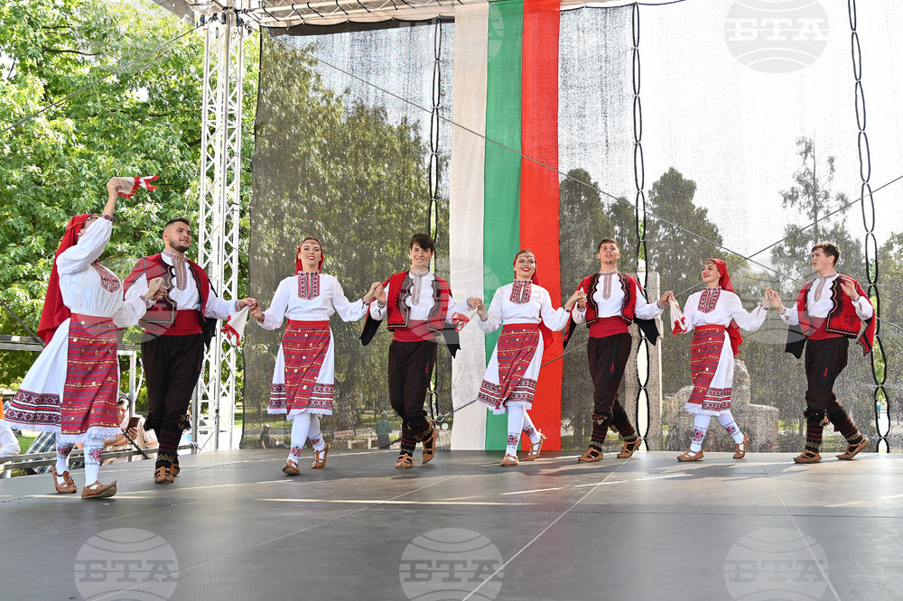 Монтана - Ден на Съединението на  България - фолклорен концерт