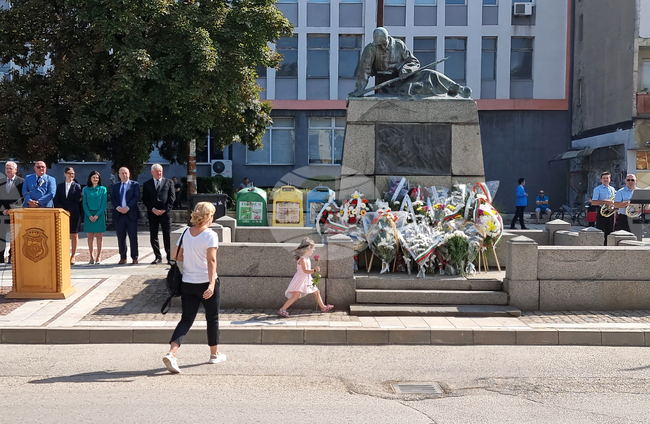 Видин - Съединение - честване - паметник на Скърбящия воин