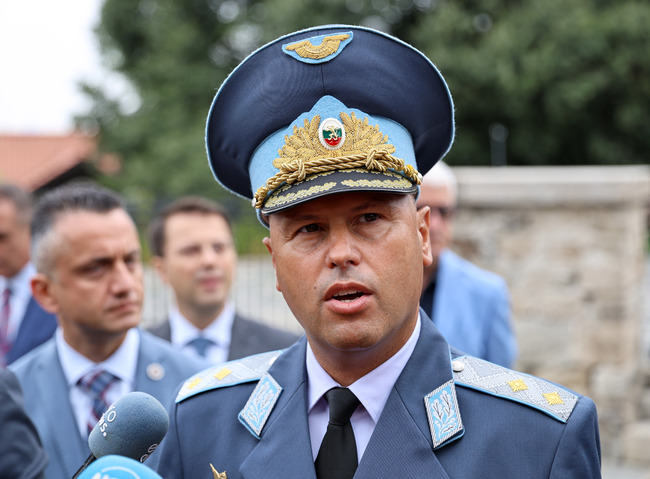 Стремим се да бъдем адекватни на съвременните изисквания, заяви командирът на СКСО генерал-майор Явор Матеев