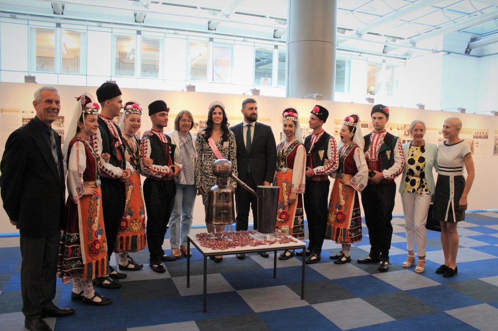 ГЕРБ: Изложба в Европейския парламент представя българските традиции в производството на розово масло 