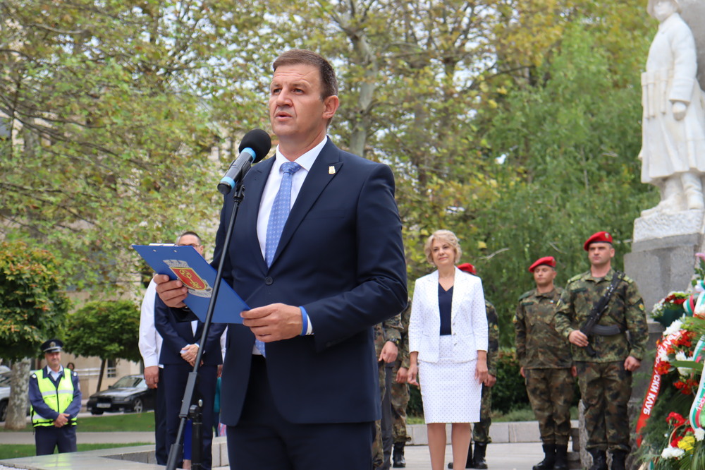 Хасково празнува Деня на Съединението на България с тържествен ритуал и празничен концерт