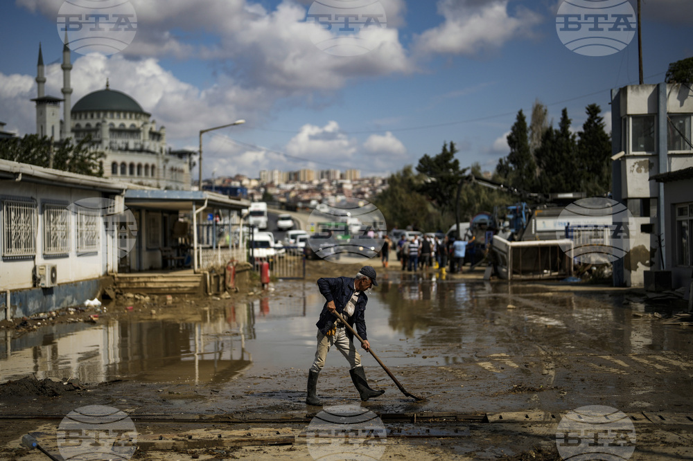 Dozens of Flights Cancelled in Turkiye due to Torrential Rains and Gale-force Winds