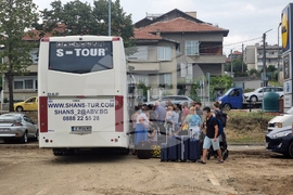 Царево - туристи - извозване