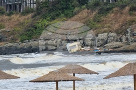Царево - плаж Арапя - обилни дъждове - щети
