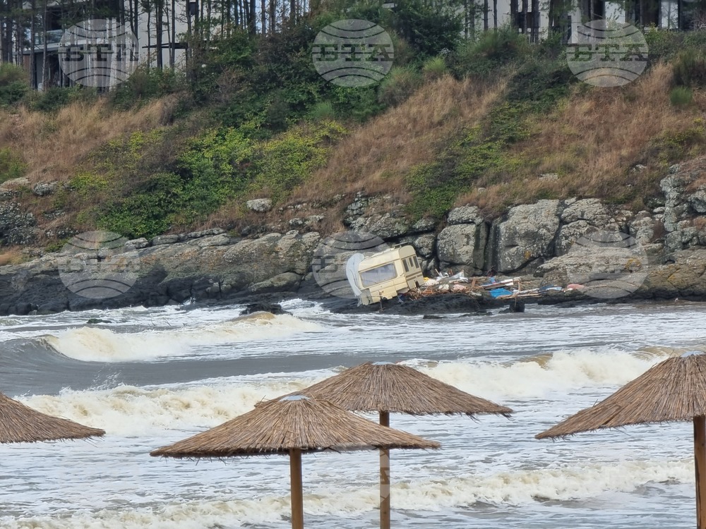 Царево - плаж Арапя - обилни дъждове - щети
