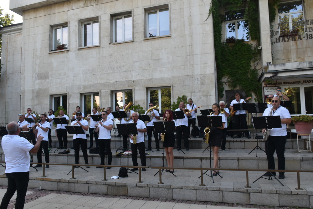 Община Ловеч: Концерт на Общинския духов оркестър отбеляза в Ловеч Съединението