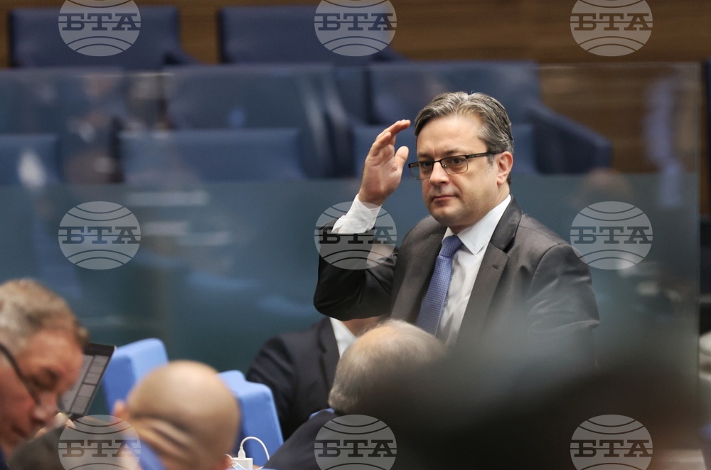 Парламент - заседание - Тома Биков