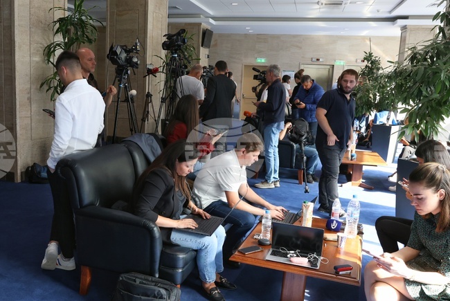  Парламент - кулоари