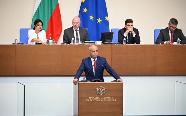 Свиленски към управляващите: Смяната на председателя на правна комисия означава ли смяна на председателя на парламента
