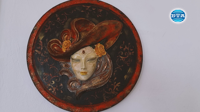 Изкуството лекува и заразява с добро, казва художничката от Исперих Теодора Николова