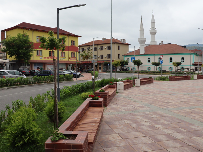 Община Ардино: Продължава благоустрояването на централната част на Ардино