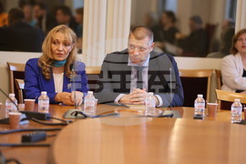 Парламент - Комисия по правни въпроси