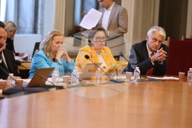 Парламент - Комисия по правни въпроси