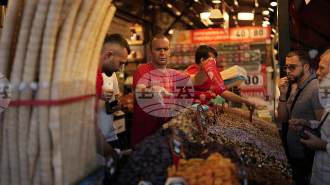 Близо 75 процента от турците смятат, че икономическата политика на настоящото правителство е неуспешна, показва проучване