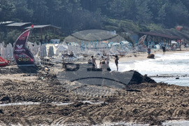 Ахтопол - централен плаж - почистване