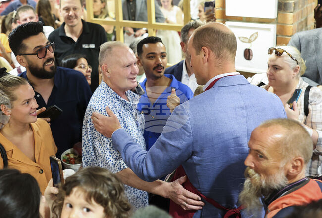 Бившият английски национал Пол Гаскойн е изписан от болницата, завърнал се е у дома и се "чувства добре"